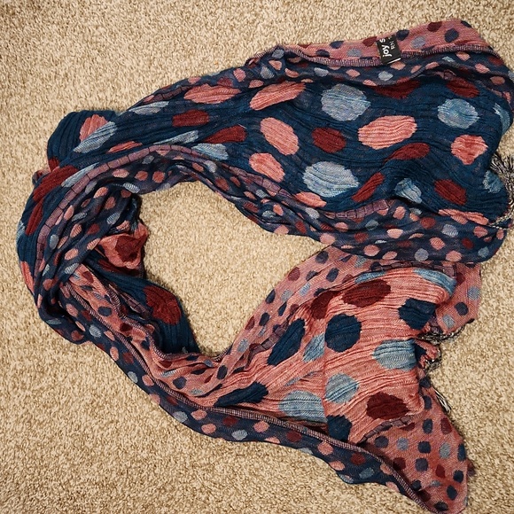 Scarf lot - Picture 5 of 7